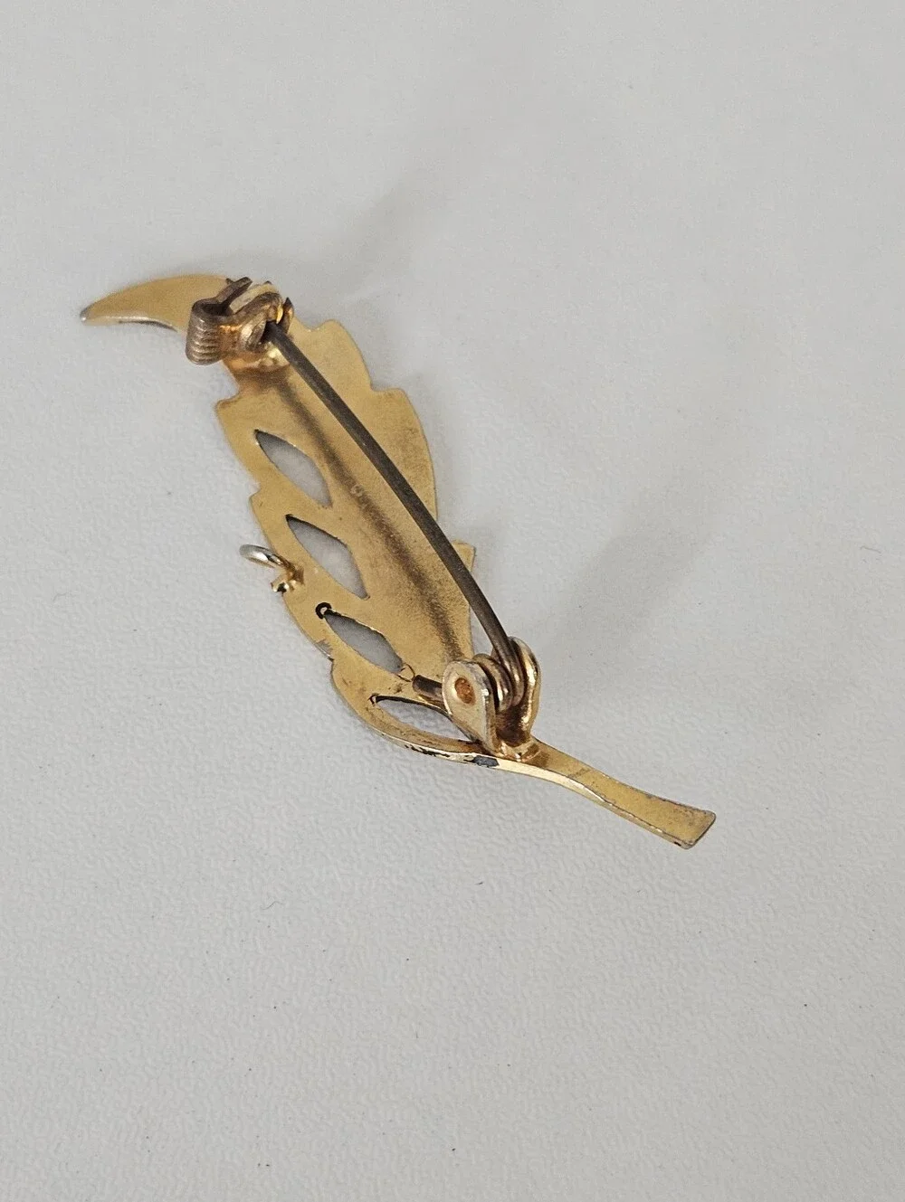 Damascene Style Gold Tone Leaf Vintage Brooch Pin